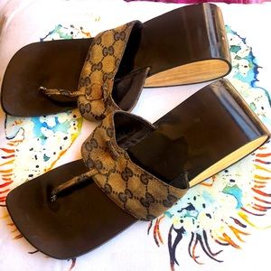 GUCCI Vintage Brown GG Flip Flop Sandals RARE 8